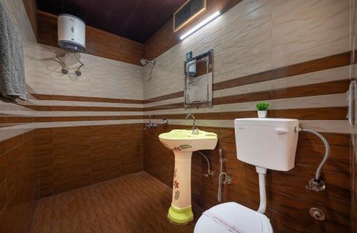 Kumarhatti Hotel | Snowfall View Home Kasauli Operated by Splendid Hotels