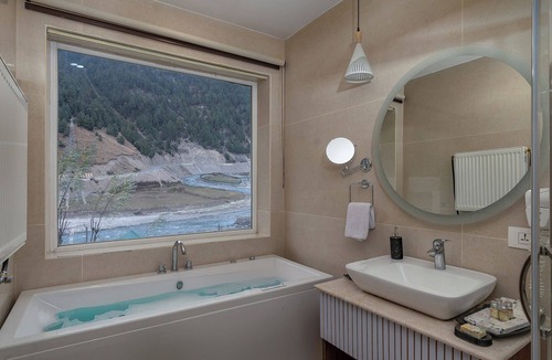 Sonamarg Hotel | Snowland Resort & Spa - Riverfront