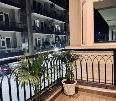 Zirakpur Apartment | Snug Haven Royal 3BHK Escape