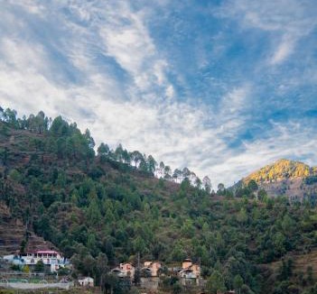Ramgarh Ski Chalet | Song of the Cicadas by Levitate - Cosy Double Bedroom Cottage Valley View & Private Kitchen