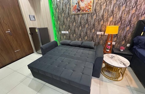 Zirakpur Apartment | Spacious 1bhk for 6 Guests King & Sofa Beds Zirakpur,chandigarh,mohali,tricity