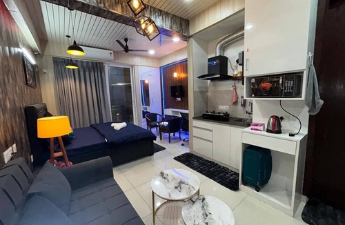 Zirakpur Apartment | Spacious 1bhk for 6 Guests King & Sofa Beds Zirakpur,chandigarh,mohali,tricity