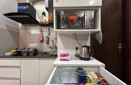 Zirakpur Apartment | Spacious 1bhk for 6 Guests King & Sofa Beds Zirakpur,chandigarh,mohali,tricity