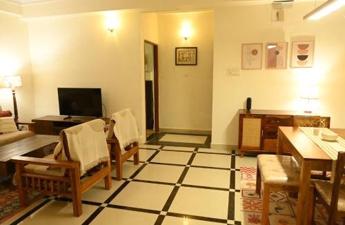 Varanasi Apartment | Spacious 3BHK Apartment for Families, Work and Couples - Lift, Parking, Wi-Fi