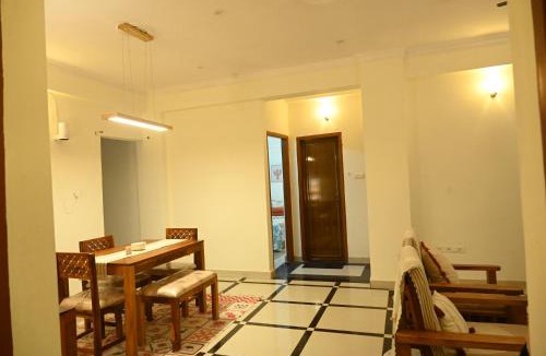 Varanasi Apartment | Spacious 3BHK Apartment for Families, Work and Couples - Lift, Parking, Wi-Fi