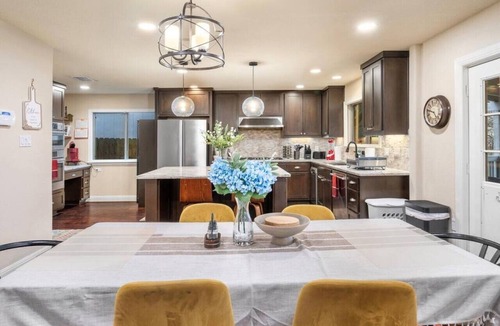 Barrington Oaks House | Spacious | 4/2 | Playground | Patio | Turfed yard