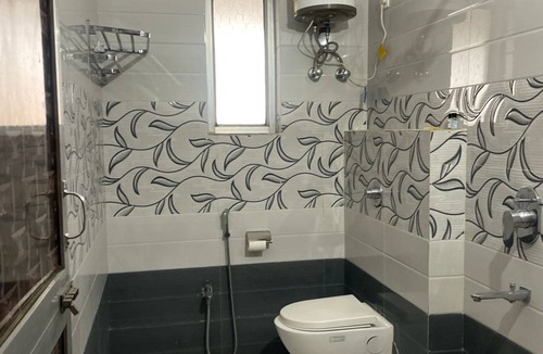 Patna Hotel | Spacious 9-bedroom hotel in charming Patna with AC comfort