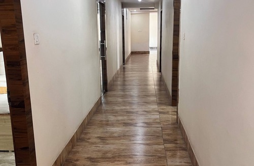 Patna Hotel | Spacious 9-bedroom hotel in charming Patna with AC comfort