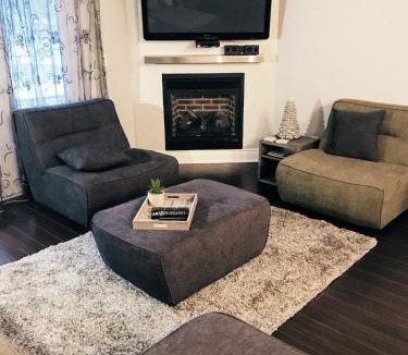 Bromont Apartment | Spacious Condo - Pool & BBQ - Ski, MTB, Golf, Telework - Le Champlain