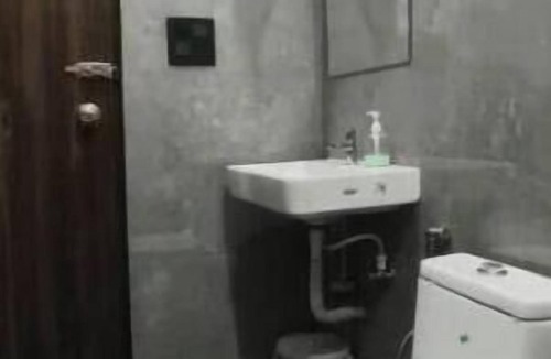 Agra Bed & Breakfast | Spacious Family Room Near Taj Mahal with Private Bathroom & Kitchenette
