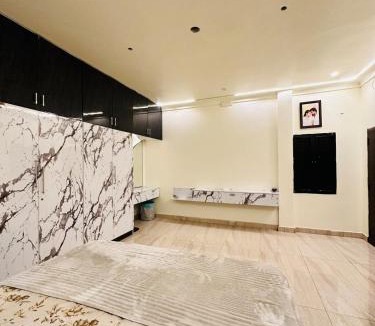 Dindigul House | Spacious Fully Furnished Private Room AC Free Parking Near Highway