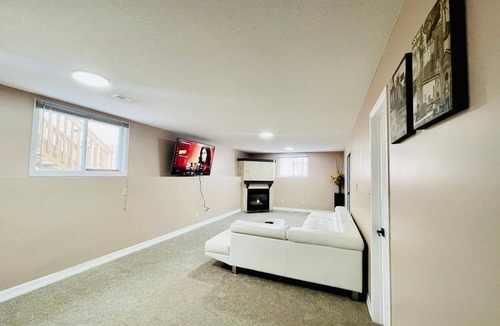 Bayridge West House | Spacious Hearth Escape with Natural Light & fireplace