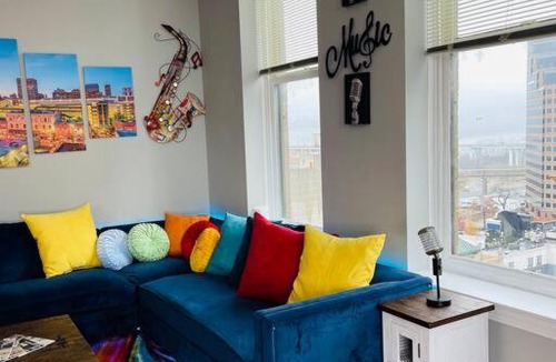 Downtown Memphis Apartment | Spacious Loft Overlooking Downtown
