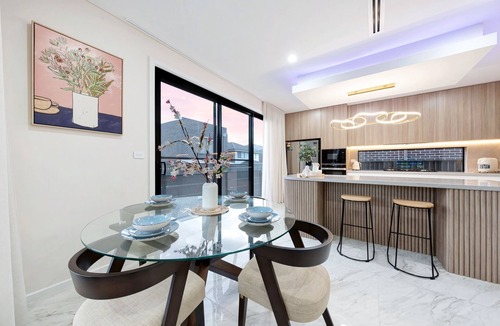 Schofields House | Spacious & Luxury 4Bed Room Retreat Near Station