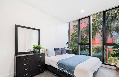 Wentworth Point Apartment | Spacious Modern Apartment close to Sydney Olympic Park and Ferry