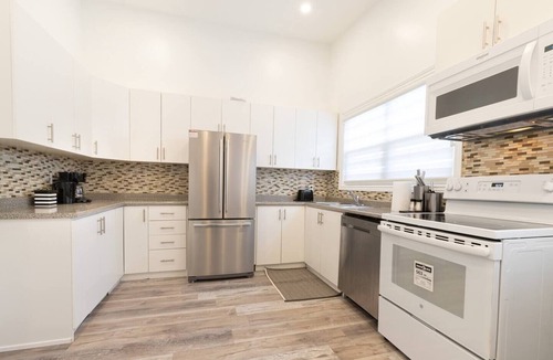 Thornhill House | Spacious Open Concept Home [Near Rogers Stadium & Downsview Park]