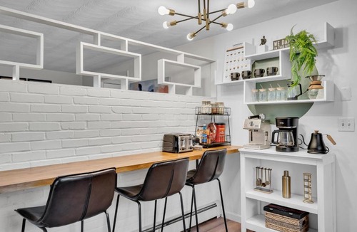 Framingham House | Spacious Poolside Boston Stay Sleeps 8 Pet Friendly