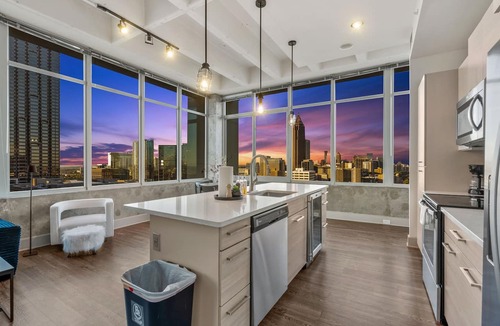 Peachtree Center Apartment | Split-Layout King Suites | Soaking Tub & Pool