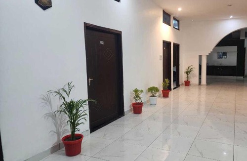 Bullawala Hotel | SPOT ON Hotel The Selaqui Paradise