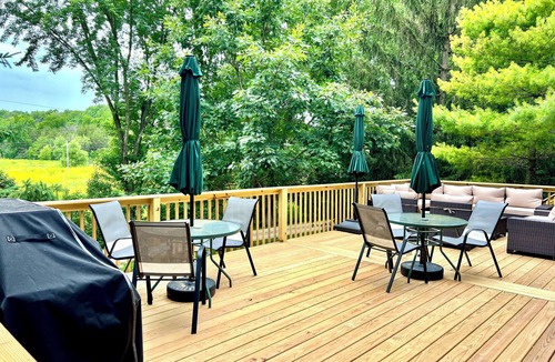 Decorah Cabin | Springview Suite at Rustic Acres
