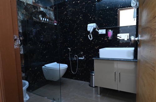 Chachyot Hotel | SPT Clarks Inn Suite Mandi