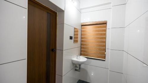 Chavara Hotel | Sreebhadra Residency