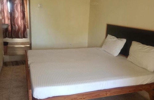 Tiruchendur Hotel | Sri Kumaran Lodge & Hall