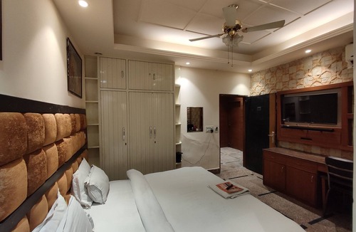 Sector 70 Hotel | Stay At 203