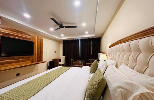 The Mall Road Hotel | Stay With Shubham Hills View