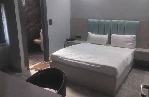 Delhi Resort | Staylo The Royal