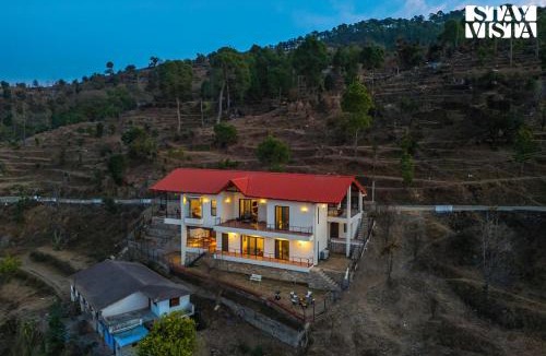 Kaul Villa | StayVista at Amulyam villa with Lawn & Bonfire