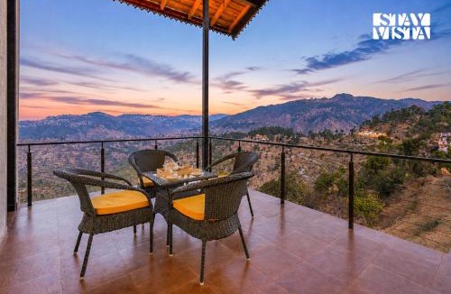 Kaul Villa | StayVista at Amulyam villa with Lawn & Bonfire
