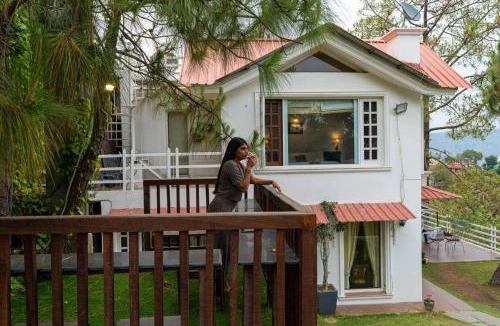 Kasauli Villa | StayVista at Bellevue with Outdoor Jacuzzi