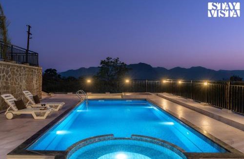 Paud Villa | StayVista at Earthy Escapes with Pool & BBQ