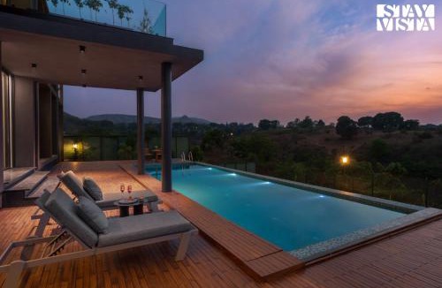 Khattalwada Villa | StayVista at Horizon Block with Infinity Pool, Lawn