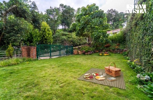Wellington Villa | StayVista at Mayfield Valley with Lawn & WiFi