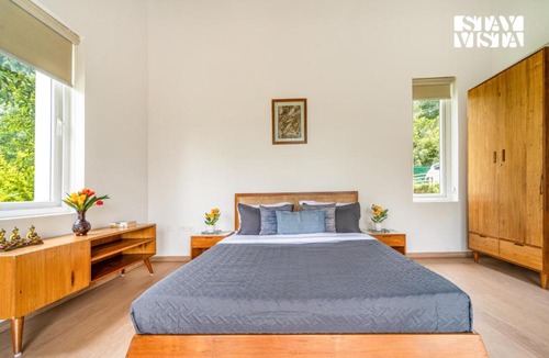 Wellington Villa | StayVista at Mayfield Valley with Lawn & WiFi