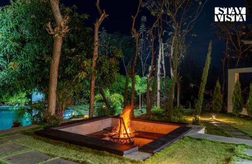 Nagamangala Villa | StayVista at SIHAYA with bathtub, mountain view & AC