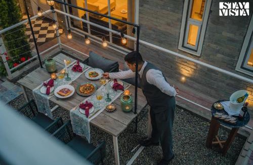 Kumarhatti Villa | StayVista at The Ever House with Bonfire, Jacuzzi, Bathtub