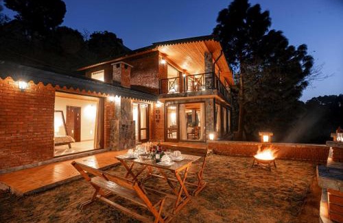 Kasauli Villa | StayVista at The Winter Line with Outdoor Pvt Pool & Comp Breakfast