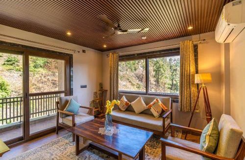 Chail Villa | StayVista at Villa AnVira by GTV Estate with Bonfire, BBQ