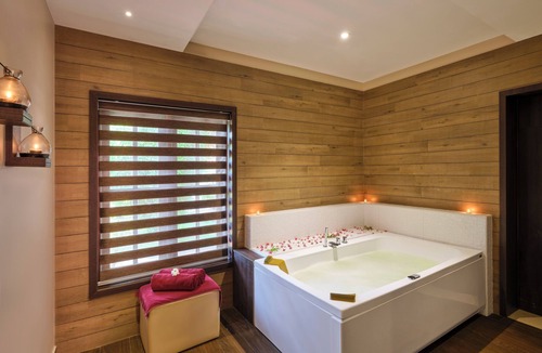 Alappuzha Hotel | Sterling Lake Palace Alleppey