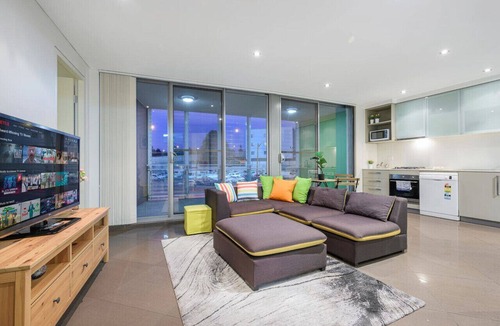 Strathfield Apartment | Strathfield sweet 2Br near Train Station/Shopping