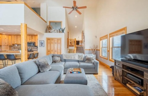 Pole Creek House | Stunning Modern Mountain Retreat with Private Hot Tub