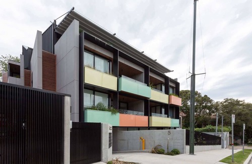 Coogee Apartment | Stylish 2-Bed Apartment with BBQ Patio Near Beach