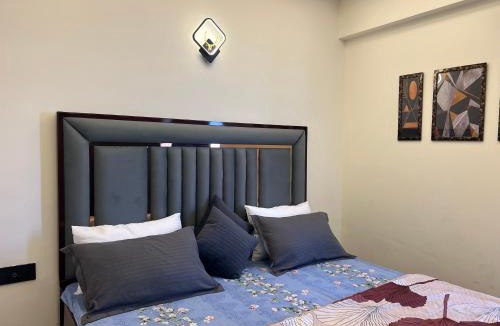 Ghaziabad Apartment | Stylish Comfort