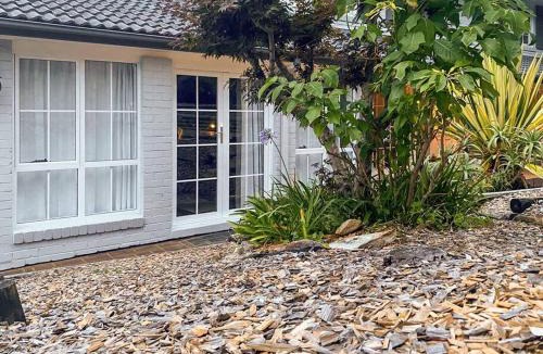 Belrose Apartment | Stylish Guesthouse in the Heart of Belrose