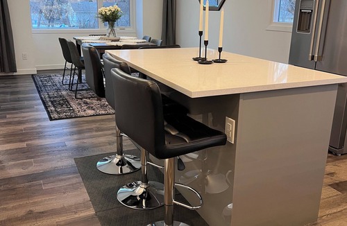 Jasper Place House | 🌟 Stylish, Spacious 3BR WEM, AC — Pet Friendly, Near Top Attractions