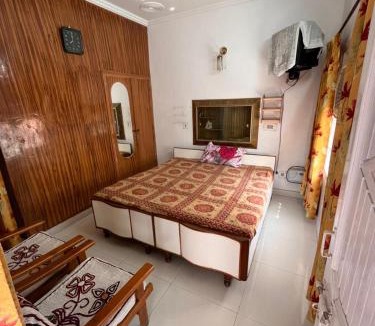 Panchkula Urban Estate Apartment | Subhash Chander homestay