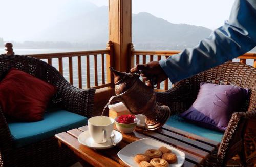 Dal Lake Boat Rental | Sukoon Houseboat Dal Lake